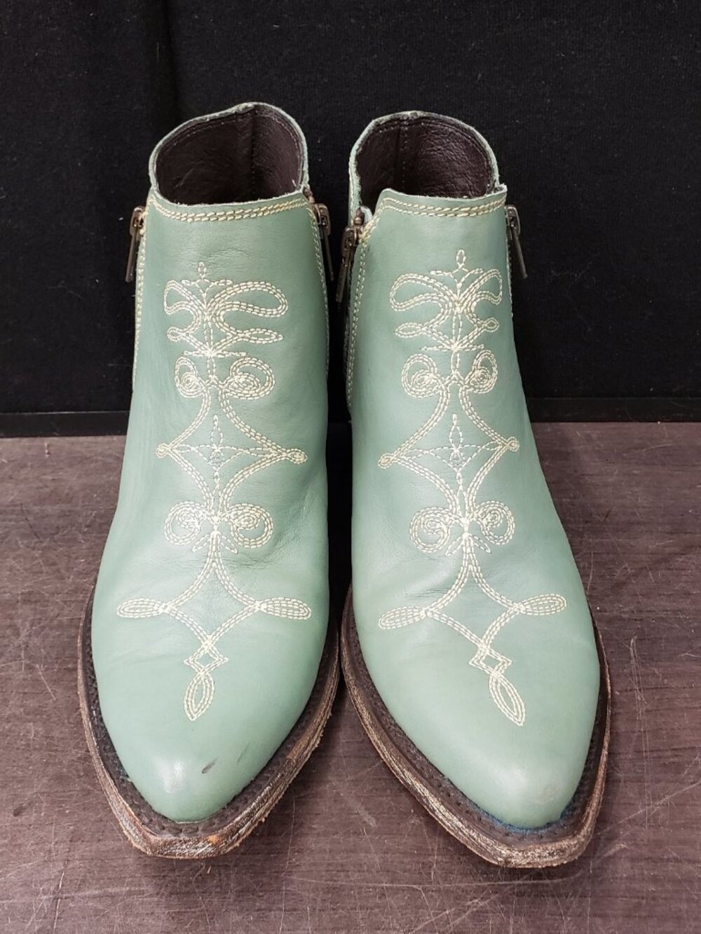 Liberty Black Short zip Boots 2' heel light turquoise color white stitching 8.5
